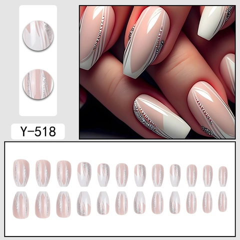 Unghie Finte Stile Francese Rosa Nude Con Punte Bianche E Linee Glitter Argento Unghie Staccabili A Forma Di Bara Donna