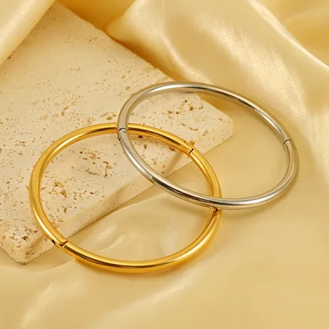 Brazalete Redondo Minimalista De Acero Inoxidable Chapado En Oro De 18K Pulido Espejo Cierre De Bisagra Elegante Para Mujer