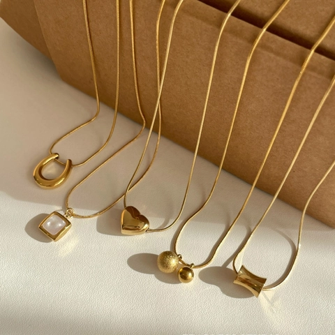 Minimalistische Titanium Stalen Goudvergulde Slangenketting Dames Elegante Franse Retro Stijl Hart Schelp Hanger