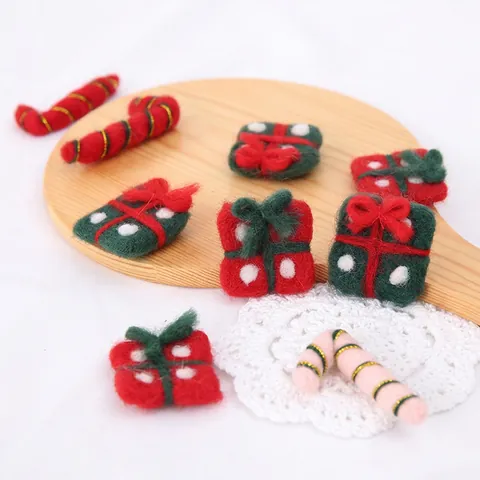 Handgefertigte Weihnachtsanhänger Aus Wollfilz DIY Handwerk Zubehör Baumschmuck Wichtel Eichel Glocke Herz