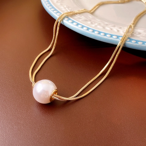 Elegante Collana A Doppio Strato Con Catena A Serpente In Rame Placcato Oro E Ciondolo In Perla Artificial Sintetica Per Donne