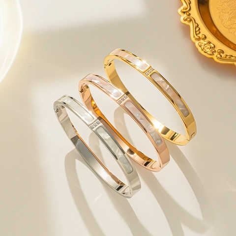 Edelstahl Armreif Mit Perlmutt Inlay Und Drei Zirkonia Steinen 18K Vergoldet Für Damen