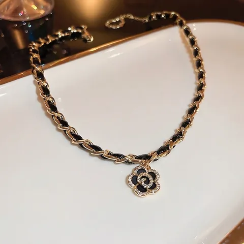 Collar Con Colgante De Flor De Camelia Aleación Chapada En Oro Circonita Cadena De Cuero Tejido Joyería De Lujo Para Mujer