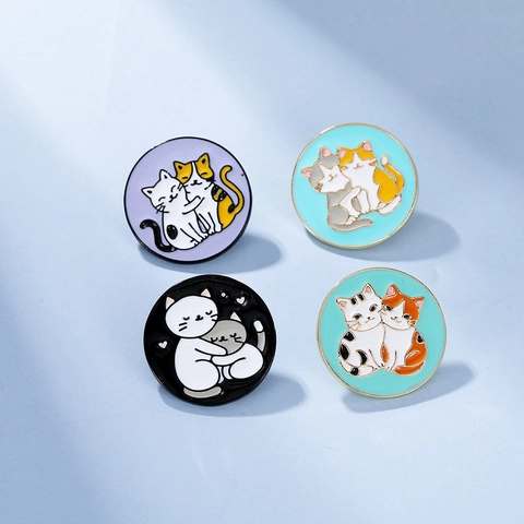Cute Cartoon Cat Enamel Brooches Pins Creative Alloy Round Animal Cuddle Pattern For Bags Clothes Decoration Jewelry