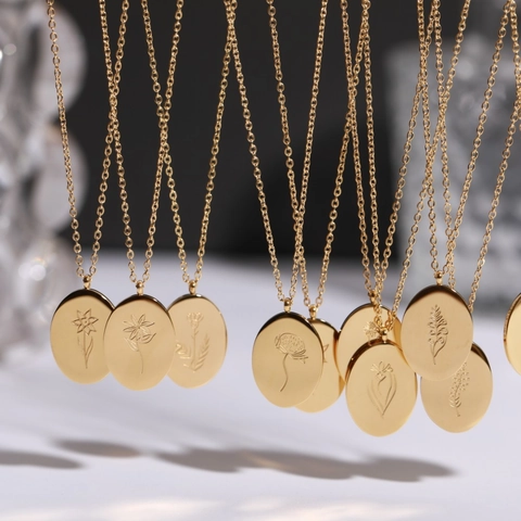 Collana Fiore Di Nascita Acciaio Inossidabile Placcato Oro 18K Ciondolo Ovale Incisione Floreale Per Donne