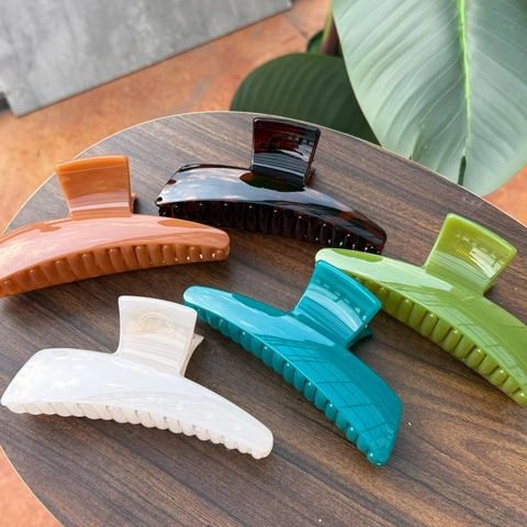 Large Butterfly Hair Claw Clip Elegant Plastic Resin Shark Clip For Women High End Hair Accessories Glossy Matte