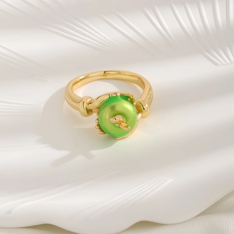Creative Green Apple Copper Ring Unique Hand Holding Fruit Design Gold Plated Rhinestone Finger Ring For Women Fashion Jewelry