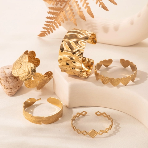 Bracciale Rigido In Acciaio Inossidabile Placcato Oro Regolabile Martellato Foglia Cuore Piuma Gioielli Donna