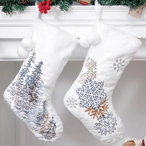 Weihnachtsstrümpfe Weißer Kunstpelz Schneeflocke Baum Stickerei Mit Pompons Hängende Dekoration Geschenkbeutel