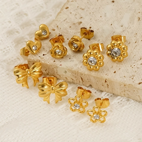 Orecchini A Lobo In Acciaio Inossidabile Placcato Oro 18K Zircone Cuore Fiore Rosa Fiocco Forme Impermeabile Ipoallergenico Per Donne