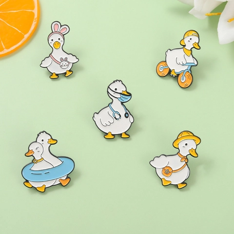 Spille In Smalto Anatra Cartone Animato Lega Dipinta Distintivi Animali Carini Per Decorazione Zaino Abbigliamento Regalo