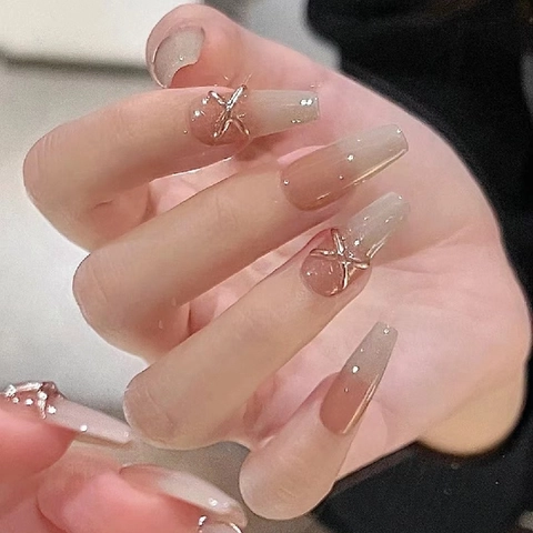 Unghie Finte Fatte A Mano Bara Lunga Sfumata Rosa Nude Con Decorazione Croce Metallica E Strass Riutilizzabile