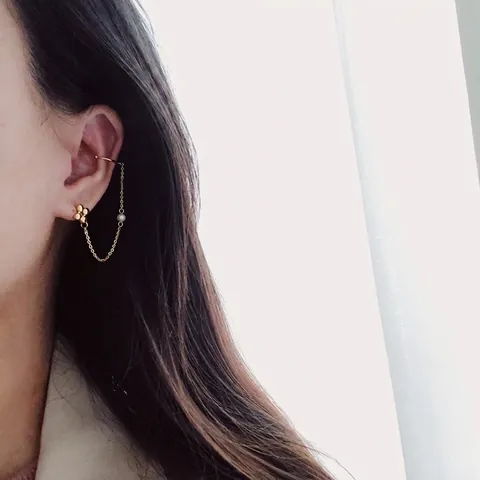 Clover Tassel Artificial Pearl Earring Cuff Titanium Steel Gold Plated French Retro Elegant Chain Connector Single Ear Decoration