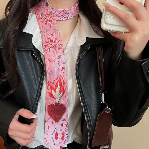 Cravate En Tissu Rose Collier Avec Broderie De Cœur Sacré Et Flamme Accessoire De Cou Mode Vintage Gothique Pour Femmes