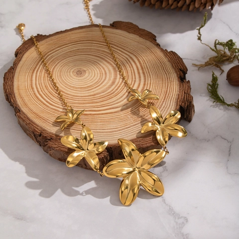 Elegant Flower Pendant Necklace 304 Stainless Steel 18K Gold Plated Waterproof Hypoallergenic Fashion Jewelry For Women