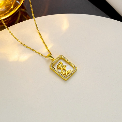 Stainless Steel Rose Flower Shell Inlaid Pendant Necklace For Women Elegant Rhinestone Hollow Rectangular Link Chain Jewelry