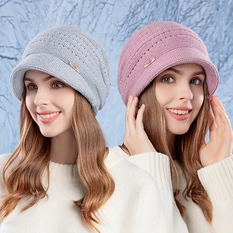 Women Knitted Beanie Hat With Small Brim Slouchy Acrylic Winter Warm Windproof Solid Color Metal Decor Accessory