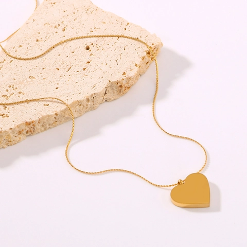 Herz Anhänger Halskette Polierter Edelstahl 18K Vergoldet Minimalistischer INS Stil Schmuck Für Damen Elegant