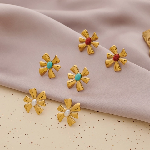 Orecchini a Bottone a Forma di Fiore in Acciaio Inossidabile per Donna Placcati Oro 18K con Perle Artificiali e Pietre