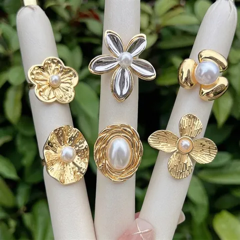 Anello Regolabile in Rame Placcato Oro 18K Vintage Donna Perla Artificiale Floreale Disco Rotondo Testurizzato