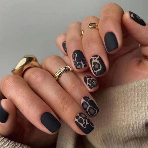 Matte Black Leopard Print Press On Nails Short Square Shape Artificial False Nails For Women
