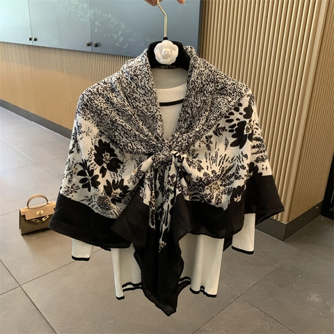 Vierkante Sjaal voor Dames Franse Stijl Botanisch Bloemen Bedrukt Grote Polyester Omslagdoek Modieus Lichtgewicht Dunne Sjaal voor Reizen Dagelijks Gebruik