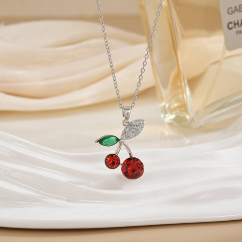 Fashion Copper Cherry Pendant Necklace For Women Sweet Red Green Rhinestone Fruit Clavicle Chain Elegant Jewelry Accessory Gift