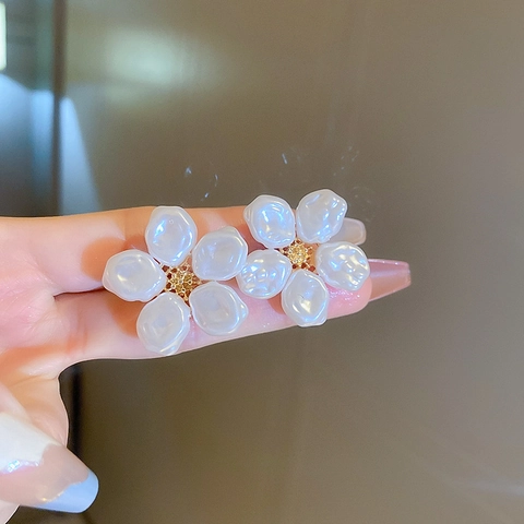 Orecchini A Fiore Con Petali Di Künstliche Perle Imitazione Pieghettati Stile Vintage Francese Lega Perno In Argento