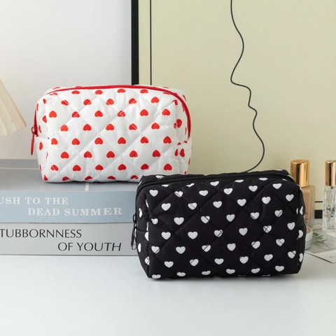 Gesteppte Make-Up Tasche Herzmuster Tragbare Kosmetiktasche Reise Reißverschluss Schreibtisch Aufbewahrung Süß