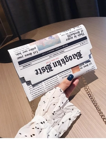 Bolso De Mano Tipo Sobre De Cuero PU Con Estampado De Periódico Para Mujer Con Cadena Metálica Estilo Retro