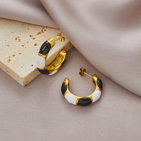 Boucles d'Oreilles Clous Minimalistes en Acier Inoxydable Plaqué Or 18K Forme de C Émail pour Femmes Bijoux d'Oreille