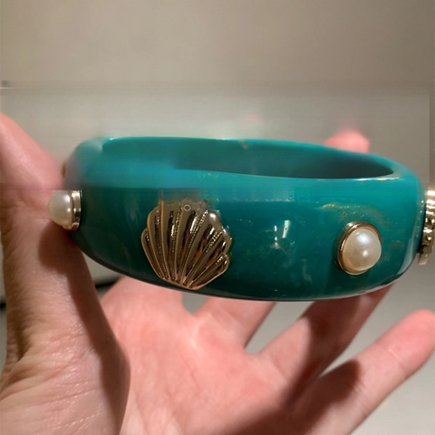 Retro Breiter Harz Armreif Mit Goldenen Metallmuscheln Und Kunstperlen Ozean Stil Marmor Muster Schmuck Für Damen