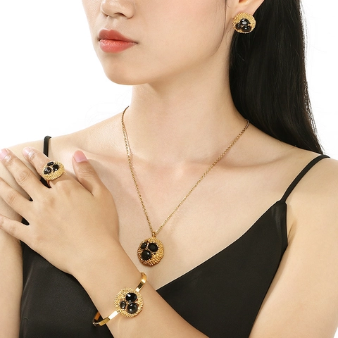 Elegante Vergoldete Edelstahl Schmuck Halskette Armband Ring Ohrringe Mit Rundem Zirkon Edelstein Luxus Stil Für Damen