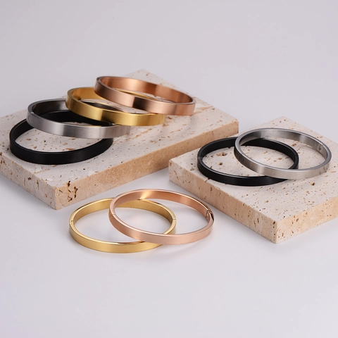 Bracciale Rigido Ovale Minimalista In Acciaio Inossidabile 316L Finitura Opaca Spazzolata Gioielli Geometrici Per Uomo E Donna