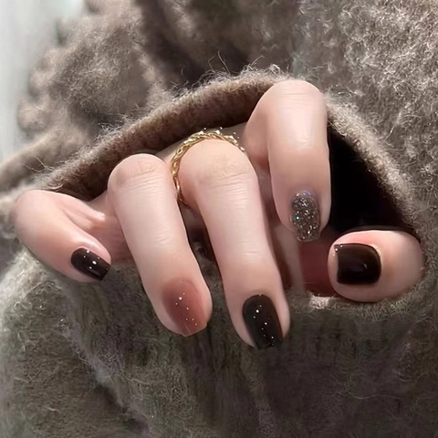 Press On Nails Cortos Squoval Plástico ABS Brillante Marrón Dulce Purpurina Plateada Puntas De Uñas Postizas Para Mujeres