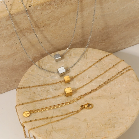 Collier Double Couche En Acier Inoxydable Pendentif Cube Gravé Love Bijoux Géométriques Minimalistes Pour Femmes Chaîne De Clavicule