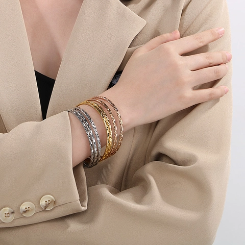 Pulseras Brazalete De Acero Inoxidable De Moda Con Textura De Rombo Corte De Diamante Círculos Delgados Joyería Minimalista Mujer