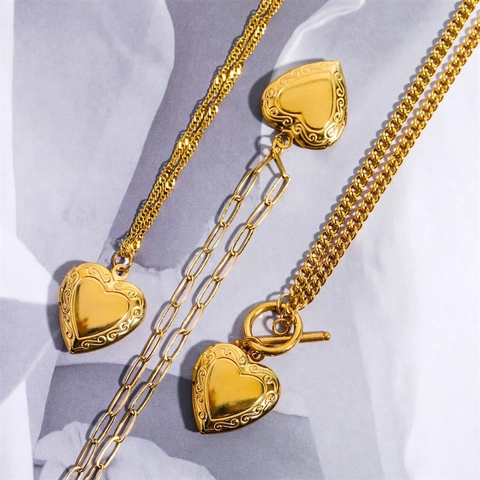 Collar De Relicario De Corazón Acero Inoxidable Chapado En Oro De 18K Grabado Vintage Colgante De Foto Para Mujeres