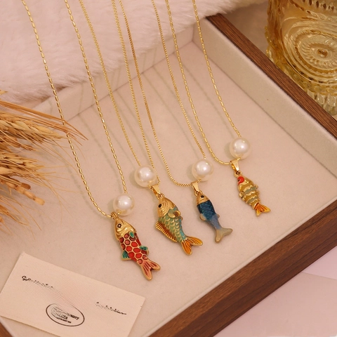 Koi Vis Hanger Ketting Voor Dames Met Emaille Kleurrijke Karper En Imitatieparel Roestvrij Staal Goudkleurige Sieraden
