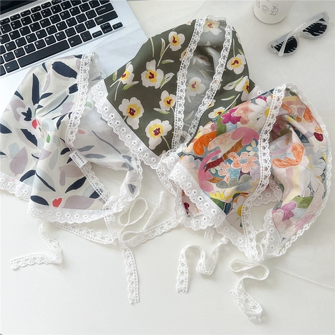 Women's Pastoral Cotton Floral Triangle Scarf With Delicate Lace Trim Vintage Bandana Headscarf Decorative Hair Accessory