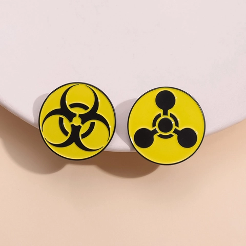 Biohazard Radiation Warning Symbol Enamel Metal Round Brooch Pin For Backpack Clothing Decoration Casual Fashion Unisex Accessory