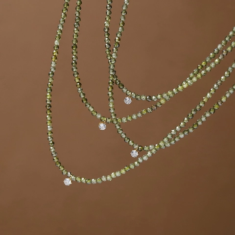 Französische Olivgrüne Facettierte Zirkonia Perlenkette Mit Klarem Anhänger Edelstahl Elegantes Schmuckstück Für Damen