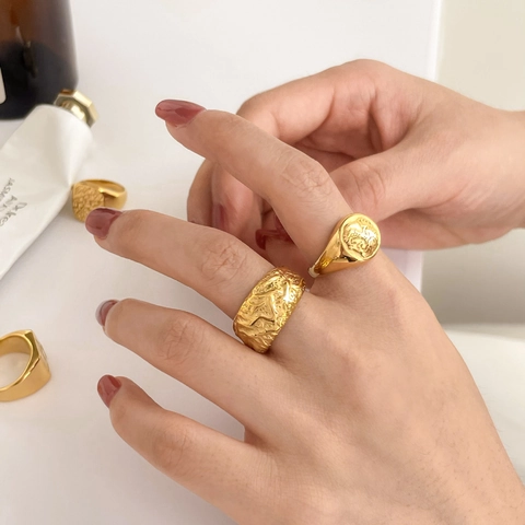 Vintage Siegelring Gold Plattiert Edelstahl Relief Muster Meteorit Krater Textur Minimalistischer Punk Schmuck Für Damen Herren