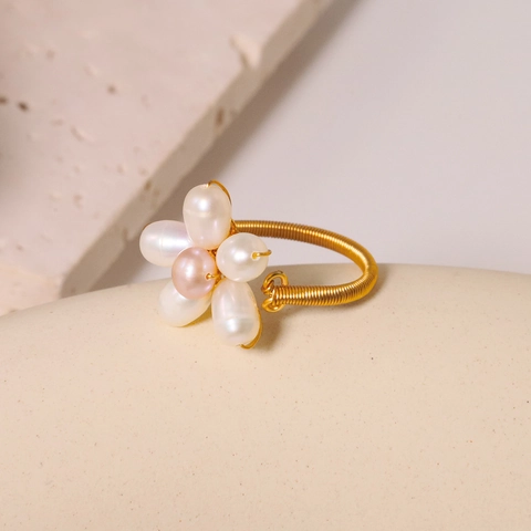 Original Handmade 18K Gold Plated Freshwater Pearl Flower Ring For Women Elegant Niche Design Floral Finger Ring Jewelry
