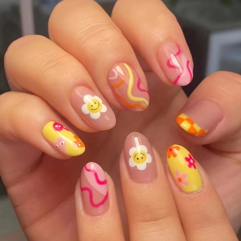 Runde Press On Nägel Gelbe Smileys Rosa Blumen Schachbrettmuster ABS Kunststoff Süße Trendy Künstliche Fingernägel DIY Maniküre