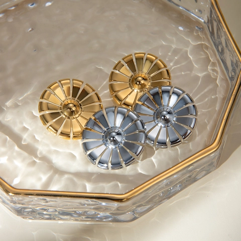 Gänseblümchen Ohrstecker 18K Vergoldet Edelstahl Übertrieben Geometrischer Schmuck Für Frauen Wasserdicht
