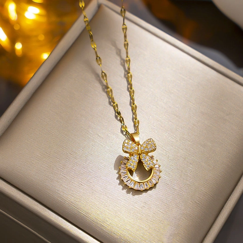 Titanstahl Schmetterling Kreis Anhänger Halskette Für Damen Strass Eingelegt Wasserwellenkette Schlüsselbeinkette Elegante Mode Schmuck
