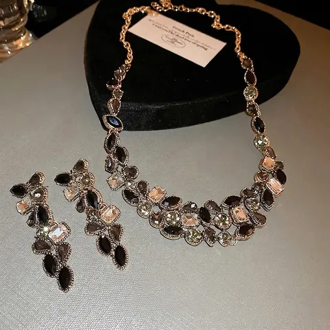 Retro Luxus Legierung Wassertropfen Strass Halskette Und Quasten Ohrringe Mit Silbernem Ohrstecker Für Elegante Damen Schmuck