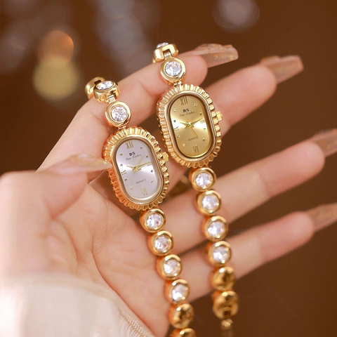 Vintage Women Quartz Watch Alloy Oval Dial Rhinestone Inlaid Bracelet Fashion Jewelry Elegant Waterproof Wristwatch
