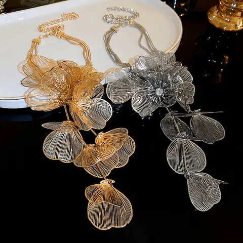 Oversized Hollow Flower Fringe Choker Necklace With Rhinestone Cascading Petals Metallic Mesh Luxury Statement Jewelry